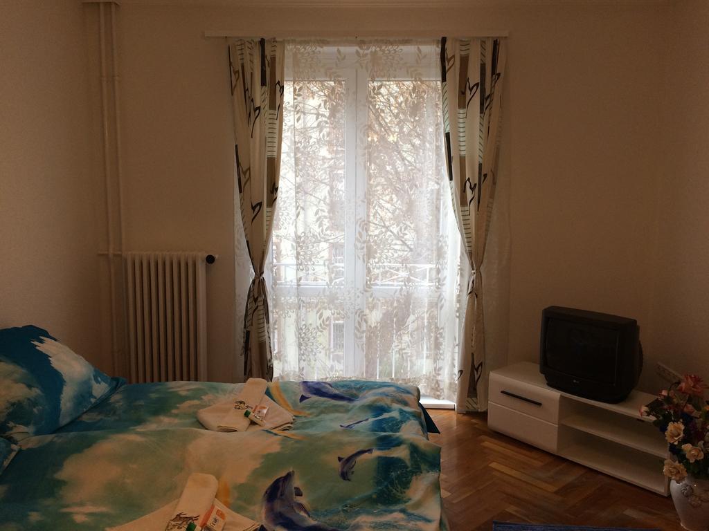 Irisz Apartman บูดาเปสต์ ภายนอก รูปภาพ